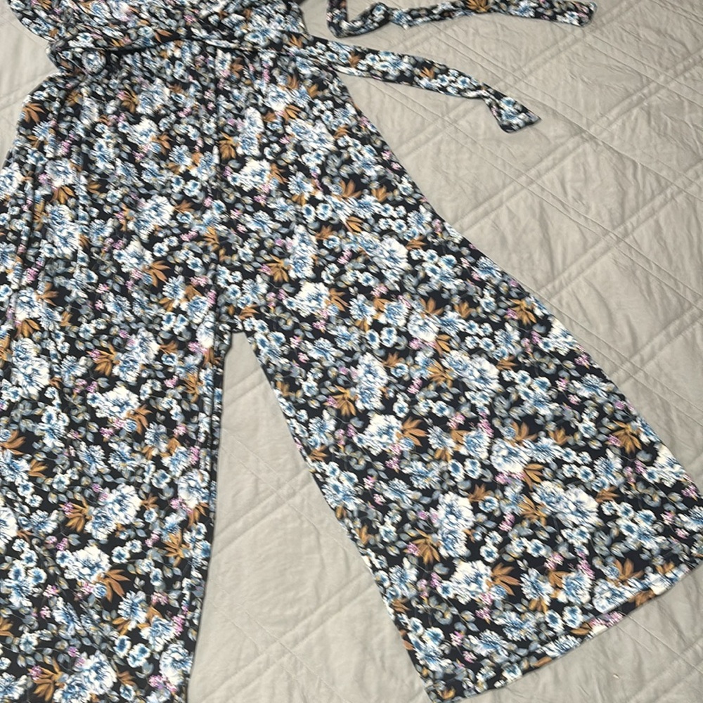Navy Floral Jumpsuit - Picture 11 of 12